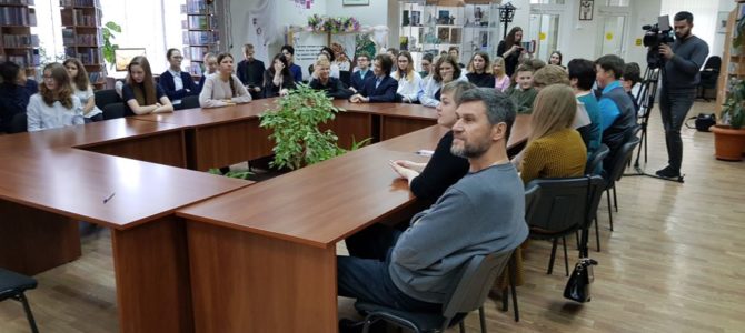 В центральной библиотеке г. Надыма состоялся круглый стол В центральной библиотеке г. Надыма состоялся круглый стол
